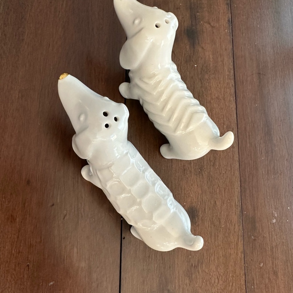 Dachshund salt and pepper shakers, never used. So cute!